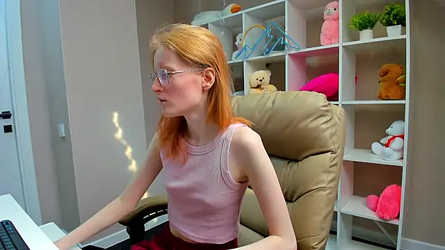 ElizabethHarpper online show from March 12, 2025, 8:19 am