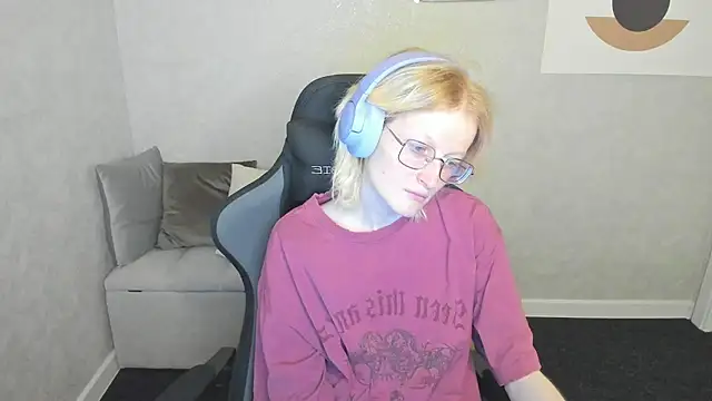 ElizabethHarpper online show from September 19, 2025, 1:07 am