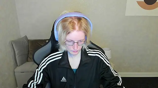 ElizabethHarpper online show from September 21, 2025, 1:07 am