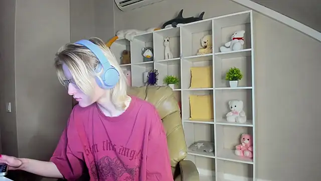 ElizabethHarpper online show from November 1, 2025, 1:07 am