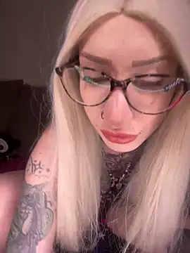 Snapshot of Bunny-xiel chatting on February 16, 2025, 4:20 am Bunny-xiel online show from February 16, 2025, 4:20 am