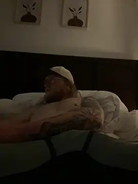 tcadle1824 online show from April 7, 2026, 2:01 am