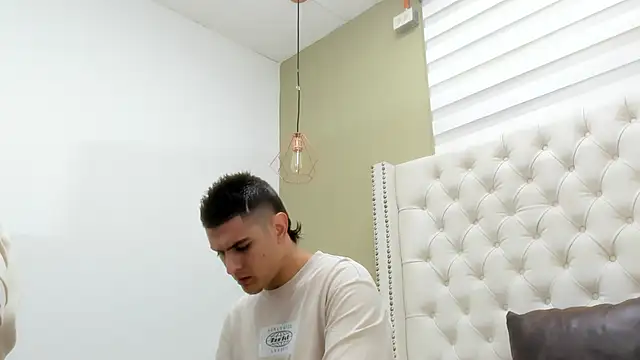 DAVID VICTORIAA online show from October 14, 2025, 1:01 pm