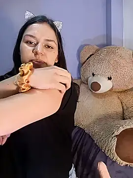 Snapshot of Danni_shy chatting on February 6, 2025, 7:29 pm Danni shy online show from February 6, 2025, 7:29 pm
