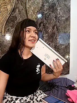 Snapshot of Danni_shy chatting on February 23, 2025, 3:29 pm Danni shy online show from February 23, 2025, 3:29 pm