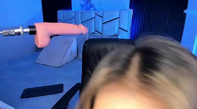 daniiphoeniixx online show from January 14, 2025, 8:04 pm