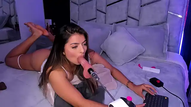 daniiphoeniixx online show from January 21, 2025, 2:00 am