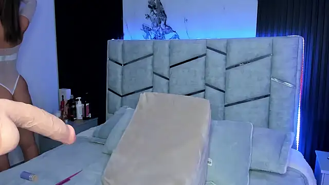 daniiphoeniixx online show from January 23, 2025, 7:18 pm