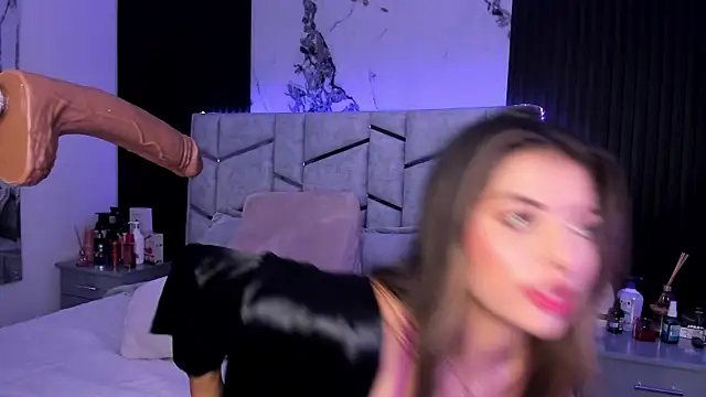 daniiphoeniixx online show from February 26, 2025, 8:11 pm