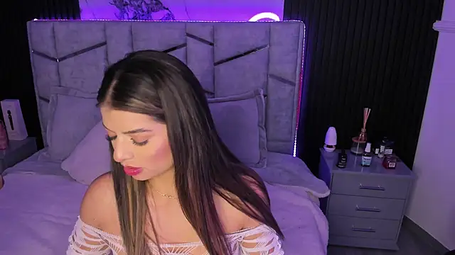 daniiphoeniixx online show from March 5, 2025, 10:43 pm