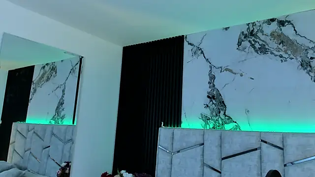 daniiphoeniixx online show from September 19, 2025, 7:14 pm