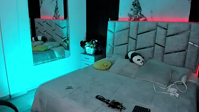 daniiphoeniixx online show from September 27, 2025, 7:41 pm