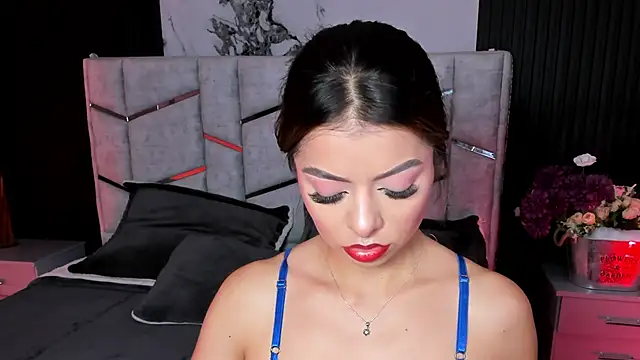 Snapshot of daniiphoeniixx chatting on December 22, 2025, 8:28 pm daniiphoeniixx online show from December 22, 2025, 8:28 pm