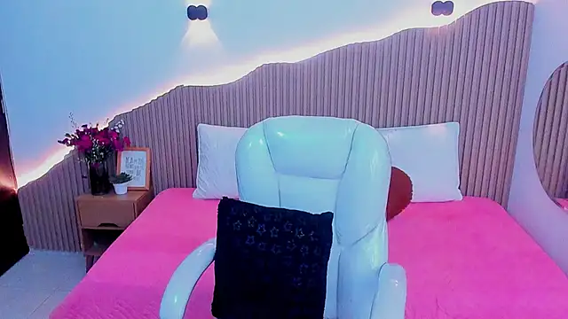 Annie kurt  online show from September 19, 2025, 9:26 pm