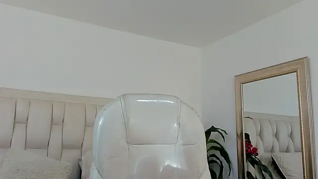 Annie kurt  online show from October 11, 2025, 7:12 pm