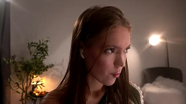 alittlestarrr online show from October 25, 2025, 8:36 pm