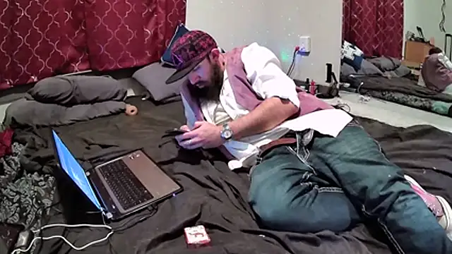 StruggleSnuggles online show from December 3, 2025, 5:26 am