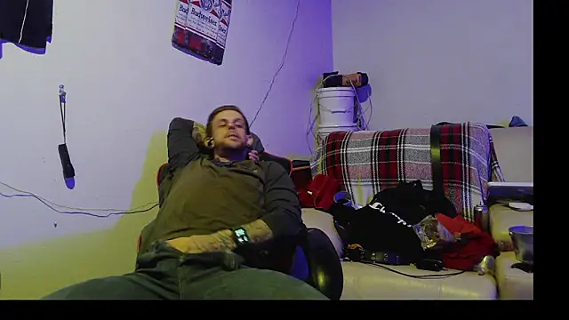 Snapshot of JamesMichael88 chatting on February 26, 2025, 3:21 am JamesMichael88 online show from February 26, 2025, 3:21 am