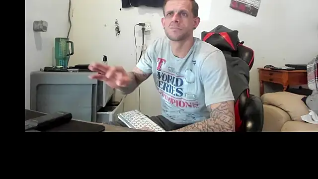 Snapshot of JamesMichael88 chatting on March 1, 2025, 8:42 pm JamesMichael88 online show from March 1, 2025, 8:42 pm