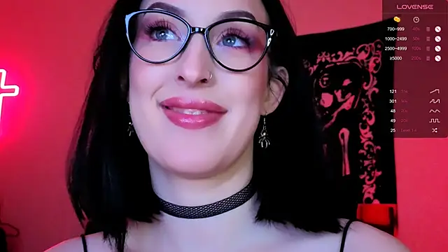 Snapshot of Miss_Alice__ chatting on October 18, 2025, 12:35 am Miss Alice online show from October 18, 2025, 12:35 am