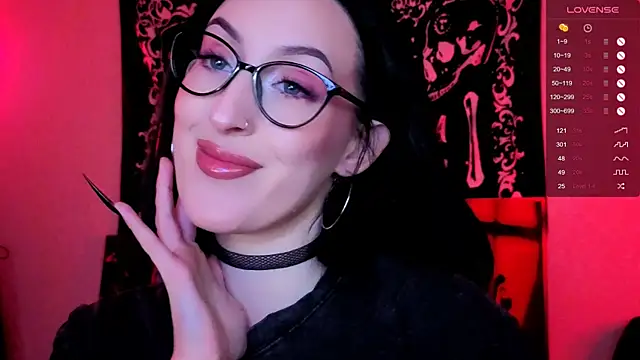 Snapshot of Miss_Alice__ chatting on October 19, 2025, 12:33 am Miss Alice online show from October 19, 2025, 12:33 am