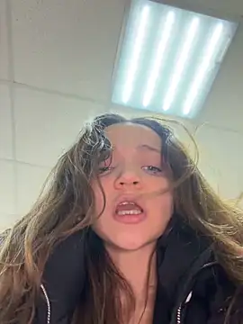 Snapshot of TheYourL chatting on March 10, 2026, 7:52 pm TheYourL online show from March 10, 2026, 7:52 pm