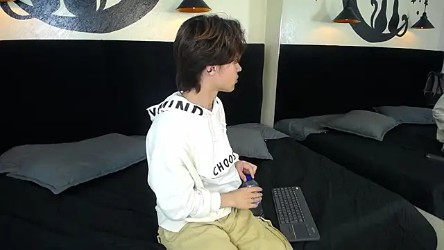 Snapshot of CollinStone chatting on February 12, 2025, 8:40 pm CollinStone online show from February 12, 2025, 8:40 pm