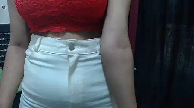 Snapshot of Honey_Bee25 chatting on February 1, 2025, 8:39 am Honey Bee25 online show from February 1, 2025, 8:39 am