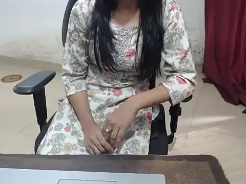 Snapshot of Honey_Bee25 chatting on December 16, 2025, 6:29 am Honey Bee25 online show from December 16, 2025, 6:29 am