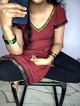 lovelygirl4567 online show from April 2, 2026, 5:54 pm