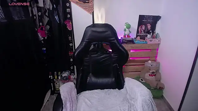 Snapshot of noah420sr chatting on December 4, 2025, 2:04 pm noah420sr online show from December 4, 2025, 2:04 pm