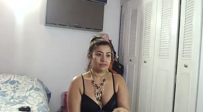 CamilaLix online show from February 6, 2025, 2:55 am