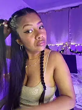 Snapshot of PaulaOrtiz_1 chatting on December 20, 2025, 2:35 pm PaulaOrtiz 1 online show from December 20, 2025, 2:35 pm