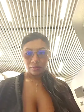 Snapshot of PaulaOrtiz_1 chatting on February 8, 2026, 1:25 pm PaulaOrtiz 1 online show from February 8, 2026, 1:25 pm