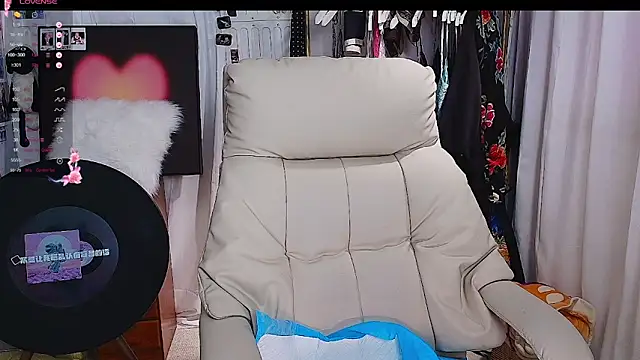 Snapshot of xiaotiantian-76 chatting on December 3, 2025, 2:19 am xiaotiantian-76 online show from December 3, 2025, 2:19 am