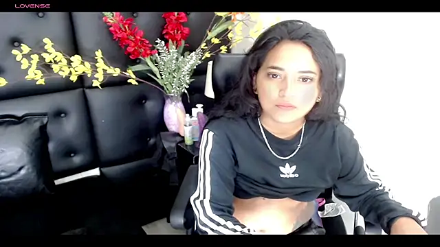 Snapshot of Carolaine01 chatting on February 13, 2025, 9:17 pm Carolaine01 online show from February 13, 2025, 9:17 pm