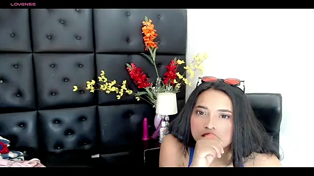 Snapshot of Carolaine01 chatting on March 3, 2025, 10:10 pm Carolaine01 online show from March 3, 2025, 10:10 pm