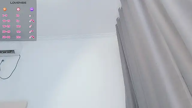 Lucky-xiuxiu online show from November 17, 2025, 12:00 pm