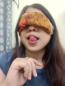 Snapshot of shreya1765 chatting on January 11, 2026, 2:33 pm shreya1765 online show from January 11, 2026, 2:33 pm