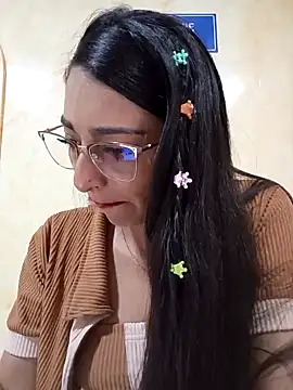 BELLA--26 online show from February 3, 2025, 6:07 pm