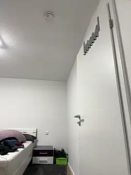 Mia-Fuchs online show from March 11, 2025, 8:09 am