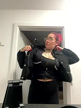 Mia-Fuchs online show from January 7, 2026, 12:51 pm