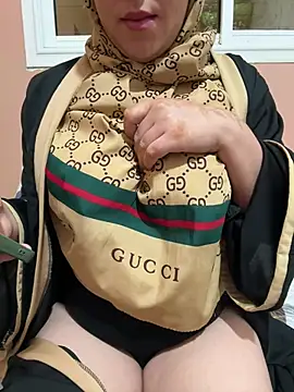 Snapshot of Sindrila_ chatting on January 4, 2025, 5:58 pm Sindrila online show from January 4, 2025, 5:58 pm