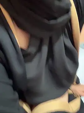 Snapshot of Sindrila_ chatting on February 9, 2025, 3:12 pm Sindrila online show from February 9, 2025, 3:12 pm