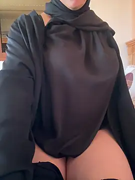 Snapshot of Sindrila_ chatting on February 26, 2025, 6:32 pm Sindrila online show from February 26, 2025, 6:32 pm