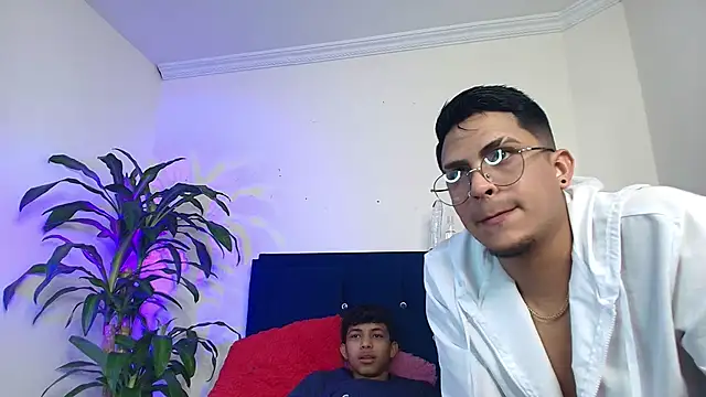 Snapshot of twinkmilk_ chatting on February 18, 2025, 11:55 am twinkmilk online show from February 18, 2025, 11:55 am