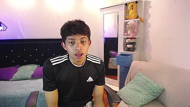 Snapshot of twinkmilk_ chatting on March 7, 2025, 12:37 am twinkmilk online show from March 7, 2025, 12:37 am