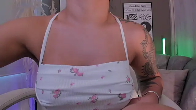 Snapshot of NiiaEvanss chatting on January 9, 2026, 1:14 pm NiiaEvanss online show from January 9, 2026, 1:14 pm