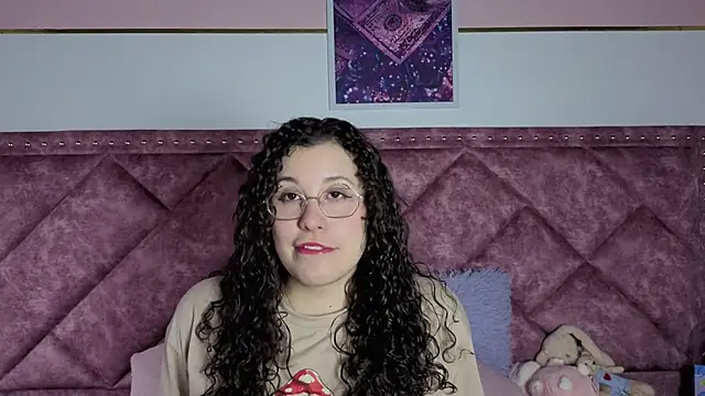 Charlotte  Miller online show from September 12, 2025, 11:21 am