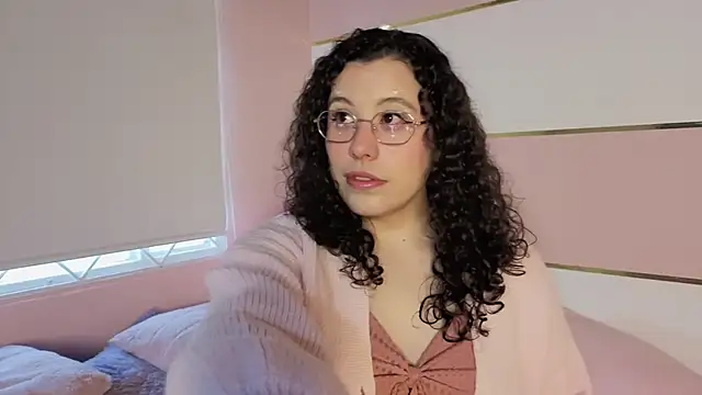 Charlotte  Miller online show from October 19, 2025, 11:44 am